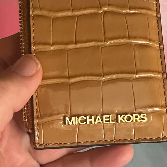 Michael Kors Jet Set Travel Medium TZ Card Case in a crocodile-embossed "Deer" - Picture 6 of 14